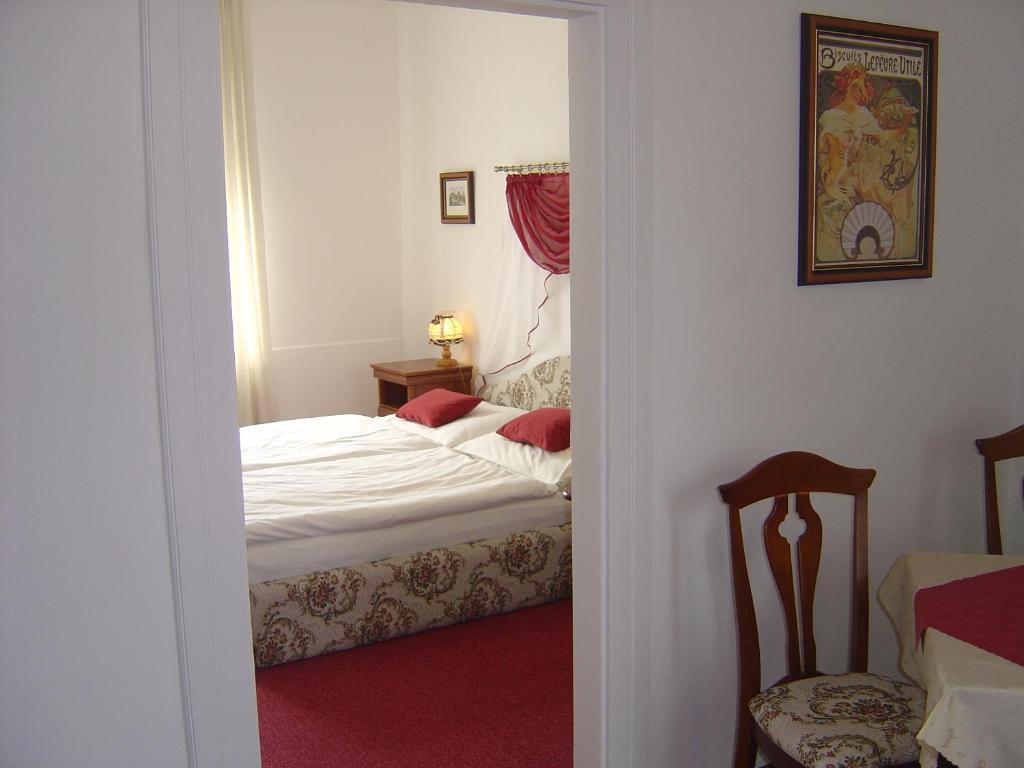 Hotel Excellent Прага Стая снимка